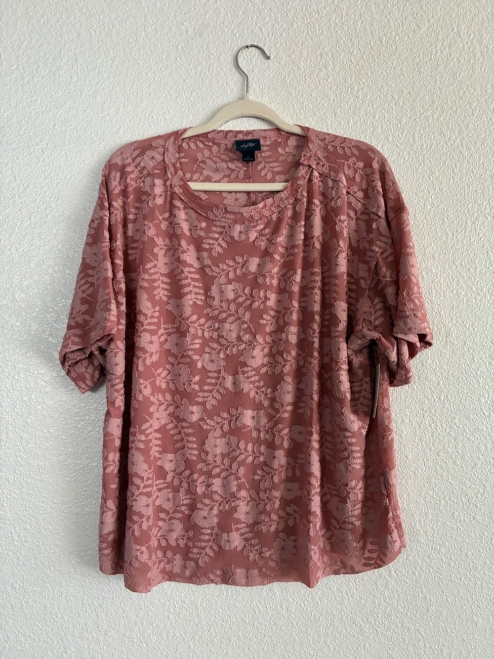 Daytrip Rose Dust Leaf Jacquard Short Sleeve Top Burn out Size L - Picture 2 of 5